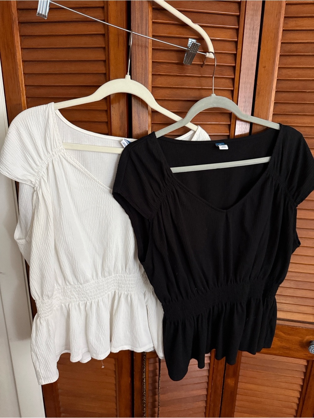 Old Navy Women’s XL Peplum Tops Black & White 2 Pack Bundle